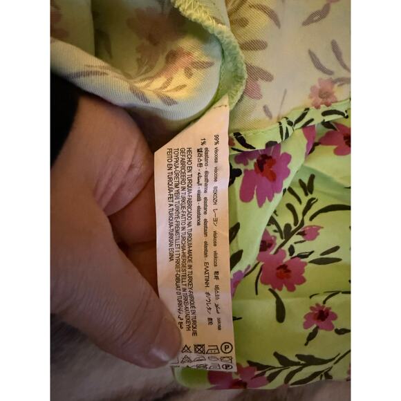 Soft Floral Dress By Zara Size Medium - Picture 5 of 6